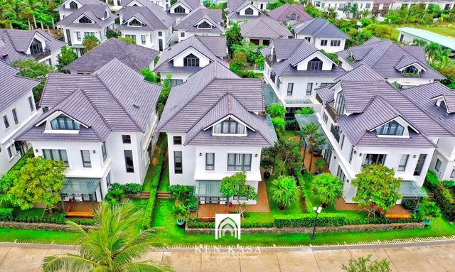 Kh&ocirc;ng gian ngo&agrave;i trời tại Sunset Sanato Resort & Villas Ph&uacute; Quốc